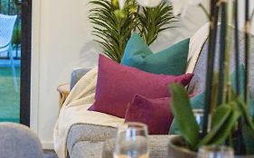 Urban Elegance - 2 Bed, 2 Bath In The Cbd
